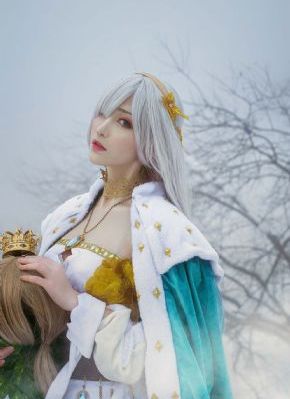 一个女